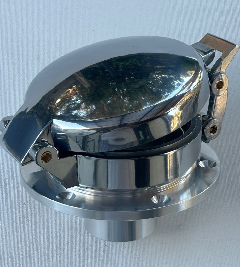 .GAS CAP LOCKING WITH OUTLET CONNECTION